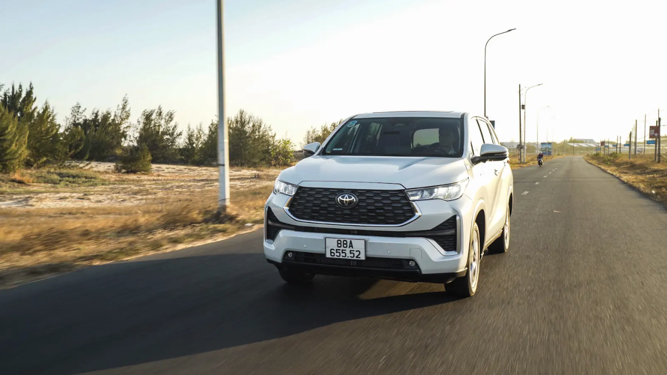 Giữa tâm bão giá xăng toàn cầu: Xe Hybrid và bước nhảy vọt của Innova Cross - 1