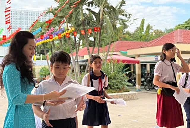 Tuyển sinh đầu cấp ở TPHCM: Lần đầu vận hành theo mô hình chính quyền hai cấp- Ảnh 2. Tuyển sinh đầu cấp ở TPHCM: Lần đầu vận hành theo mô hình chính quyền hai cấp- Ảnh 2.