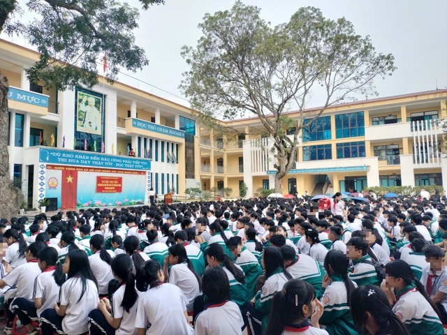 Đã rõ nguyên nhân học sinh lớp 7 ở Lào Cai bị bạn cùng lớp dùng bút đâm vào đùi- Ảnh 1.