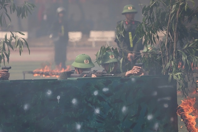 Mãn nhãn các màn võ thuật, diễn tập chống khủng bố của học viên công an- Ảnh 13.