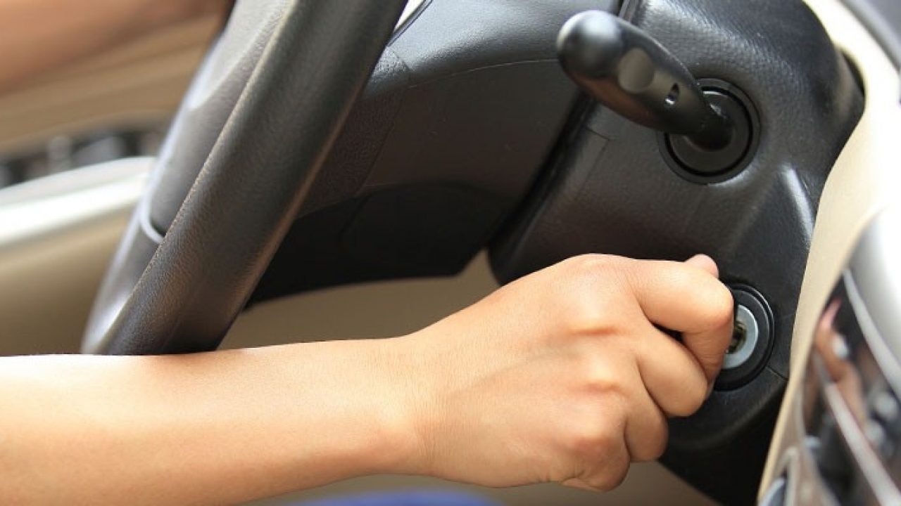 Nổ máy chờ tại chỗ giúp dầu bôi trơn phủ đều các chi tiết động cơ.