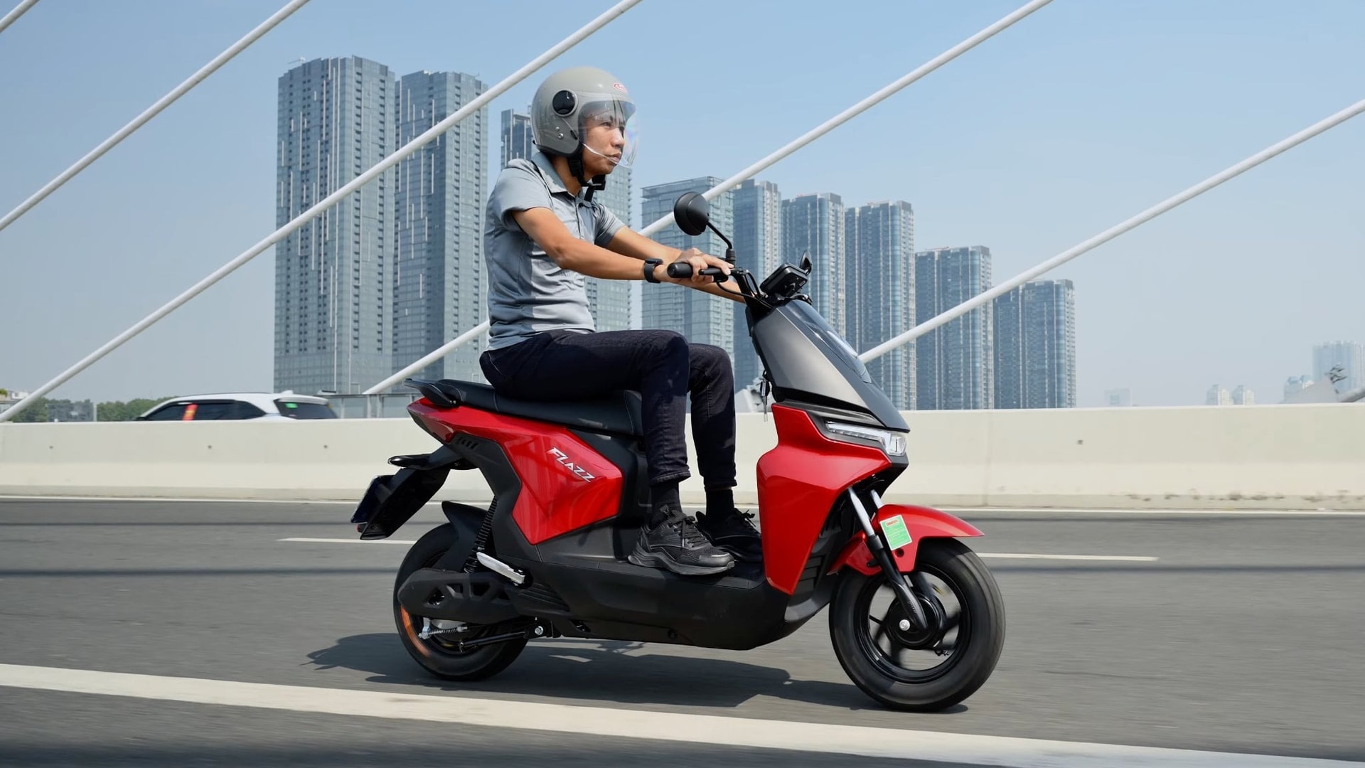 Những mẫu xe máy điện không cần bằng lái - 1