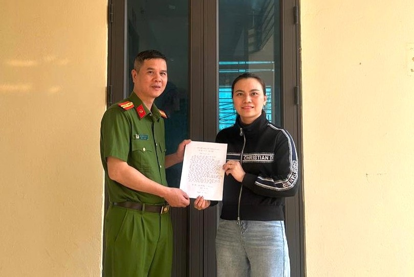 Chuyển nhầm 157 triệu vào tài khoản lạ, người phụ nữ Hải Phòng may mắn được Công an xã tìm giúp- Ảnh 1.