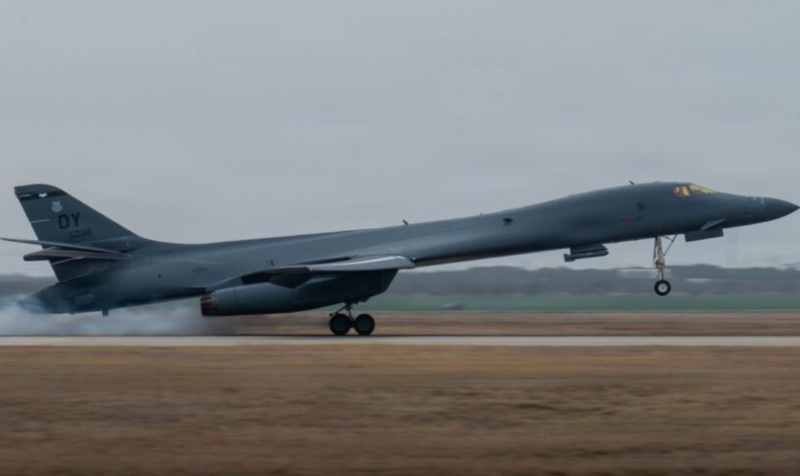 Mỹ tập kết hơn nửa số oanh tạc cơ B-1 tới Anh để tấn công Iran- Ảnh 2. Mỹ tập kết hơn nửa số oanh tạc cơ B-1 tới Anh để tấn công Iran- Ảnh 2.