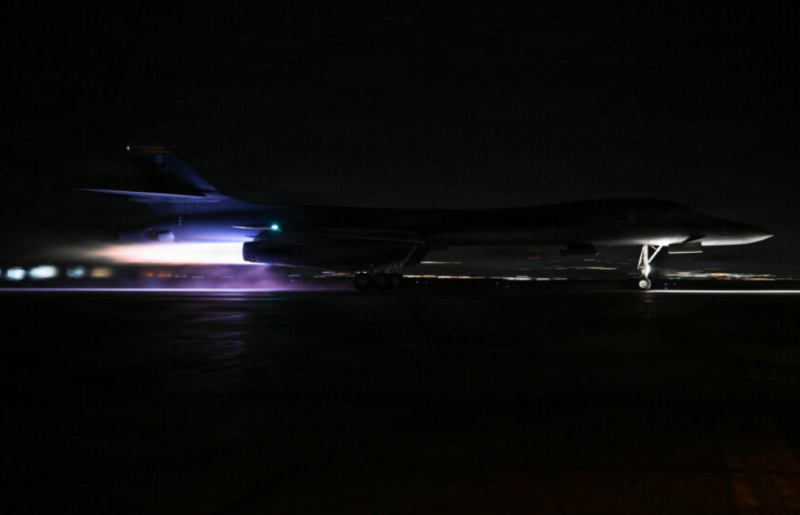 Mỹ tập kết hơn nửa số oanh tạc cơ B-1 tới Anh để tấn công Iran- Ảnh 1. Mỹ tập kết hơn nửa số oanh tạc cơ B-1 tới Anh để tấn công Iran- Ảnh 1.