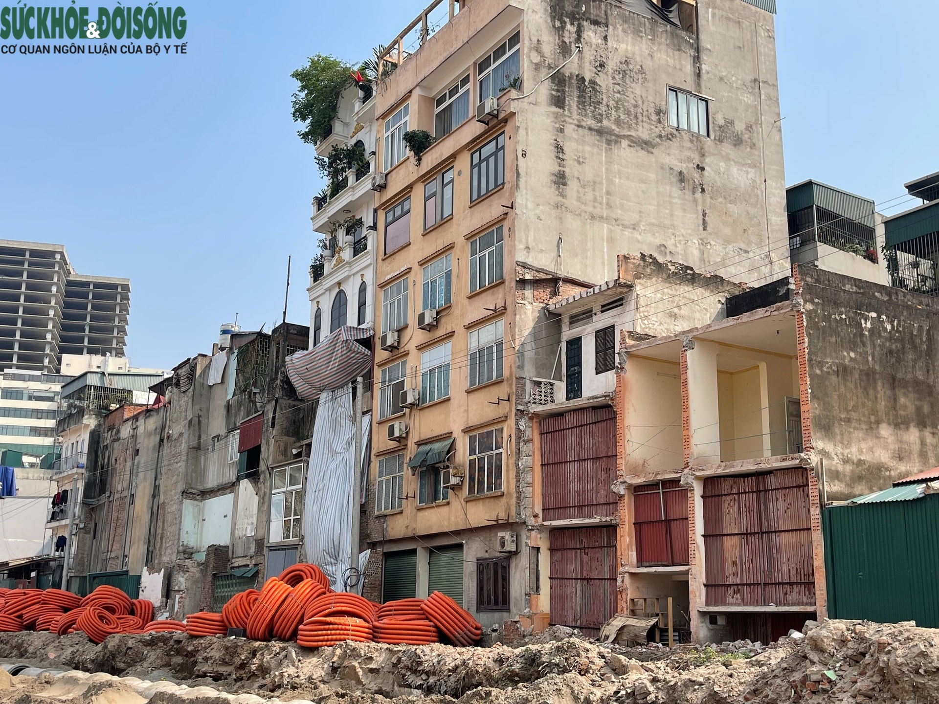 Hà Nội: Diện mạo khác lạ của những ngôi nhà sau giải phóng mặt bằng đường Vành đai 1- Ảnh 5. Hà Nội: Diện mạo khác lạ của những ngôi nhà sau giải phóng mặt bằng đường Vành đai 1- Ảnh 5.