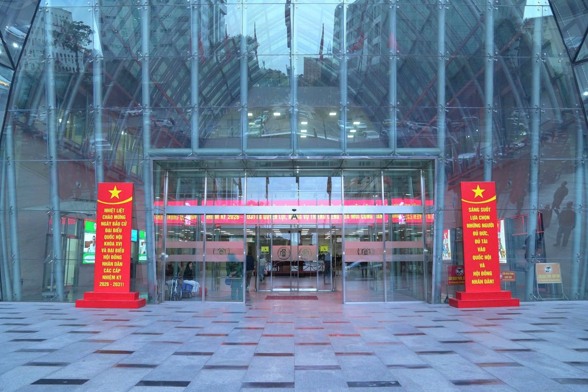 ẢNH: Công tác chuẩn bị bầu cử tại bệnh viện dự kiến có khoảng 3.400 cử tri- Ảnh 7.