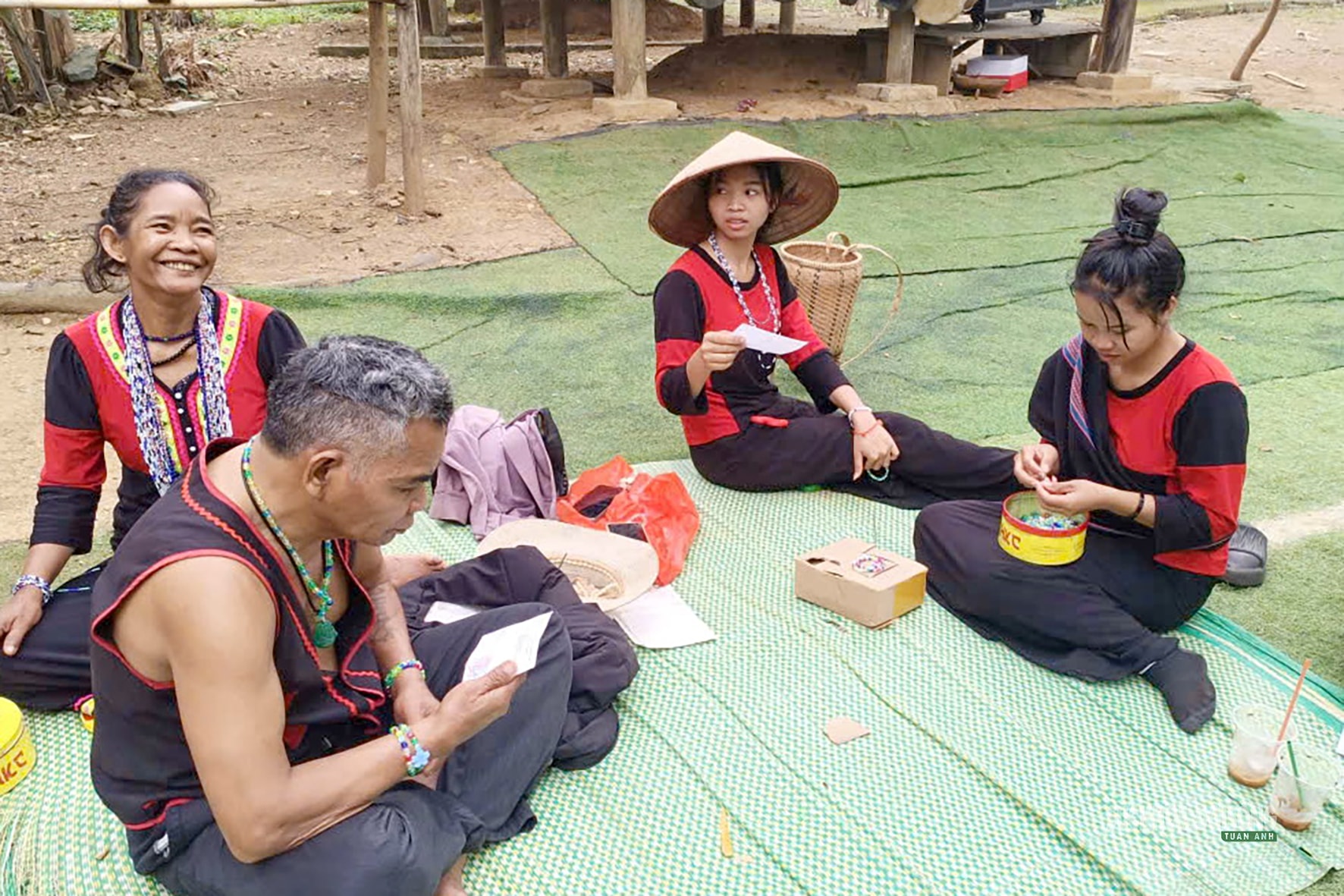 Đồng bào các dân tộc tại Làng Văn hóa háo hức chờ Ngày hội non sông- Ảnh 2.