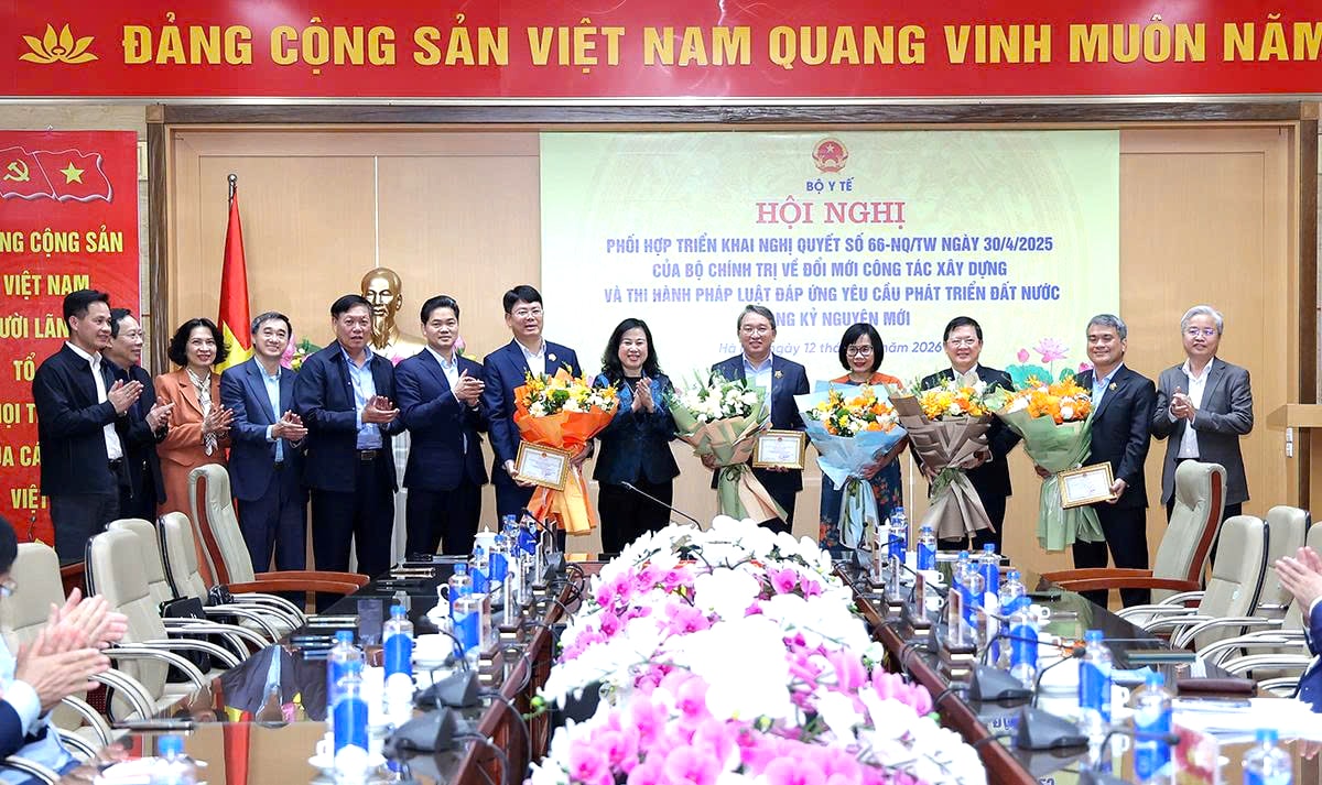 Bộ Y tế và Bộ Tư pháp tăng cường phối hợp triển khai Nghị quyết về đổi mới xây dựng và thi hành pháp luật- Ảnh 5.