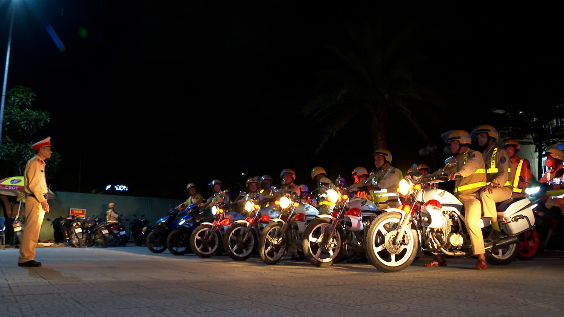 Huế xử lý hơn 8.000 trường hợp vi phạm tốc độ, nồng độ cồn, tăng cường bảo đảm an toàn bầu cử- Ảnh 1. Huế xử lý hơn 8.000 trường hợp vi phạm tốc độ, nồng độ cồn, tăng cường bảo đảm an toàn bầu cử- Ảnh 1.