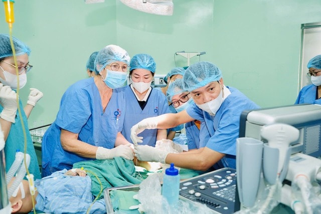 Bệnh viện Sản Nhi Nghệ An phối hợp chuyên gia quốc tế điều trị co cứng cơ cho trẻ bại não- Ảnh 1. Bệnh viện Sản Nhi Nghệ An phối hợp chuyên gia quốc tế điều trị co cứng cơ cho trẻ bại não- Ảnh 1.