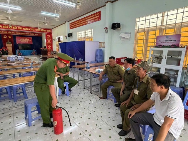 Công an TPHCM triển khai nhiều phương án đảm bảo an toàn ngày bầu cử- Ảnh 4. Công an TPHCM triển khai nhiều phương án đảm bảo an toàn ngày bầu cử- Ảnh 4.