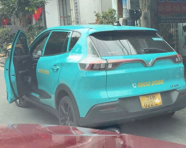 Không đóng cửa lại khi đỗ xe, một tài xế bị phạt 5 triệu đồng- Ảnh 1.