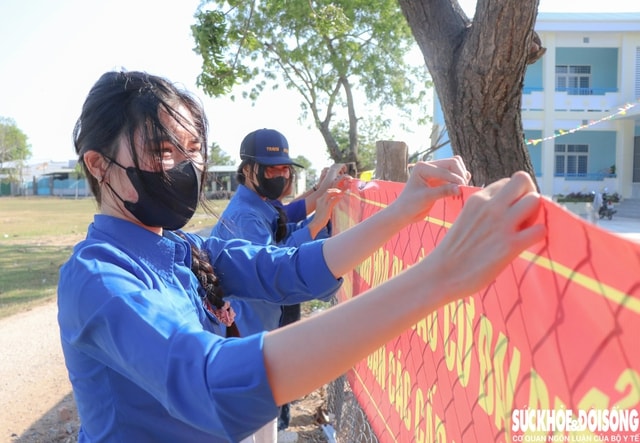 Thanh niên ở Khánh Hòa xung kích hỗ trợ công tác chuẩn bị bầu cử- Ảnh 4.