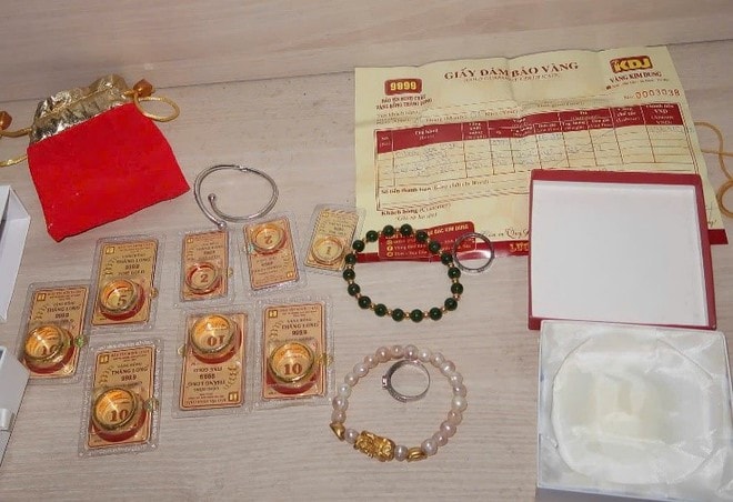 Bắt Trần Quang Trường trộm két sắt chứa vàng, trang sức trị giá khoảng 1 tỷ đồng- Ảnh 2. Bắt Trần Quang Trường trộm két sắt chứa vàng, trang sức trị giá khoảng 1 tỷ đồng- Ảnh 2.