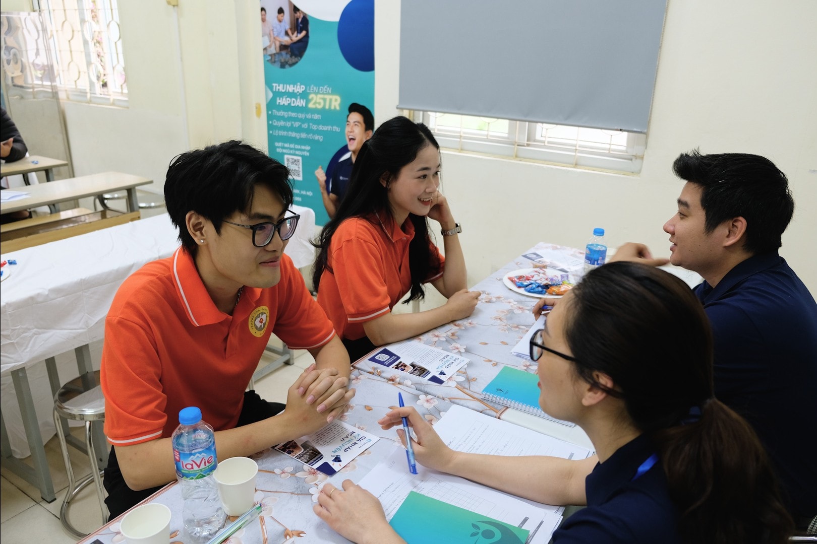 Kết nối việc làm, định hướng nghề nghiệp ngay khi đang đi học cho sinh viên y dược- Ảnh 2. Kết nối việc làm, định hướng nghề nghiệp ngay khi đang đi học cho sinh viên y dược- Ảnh 2.