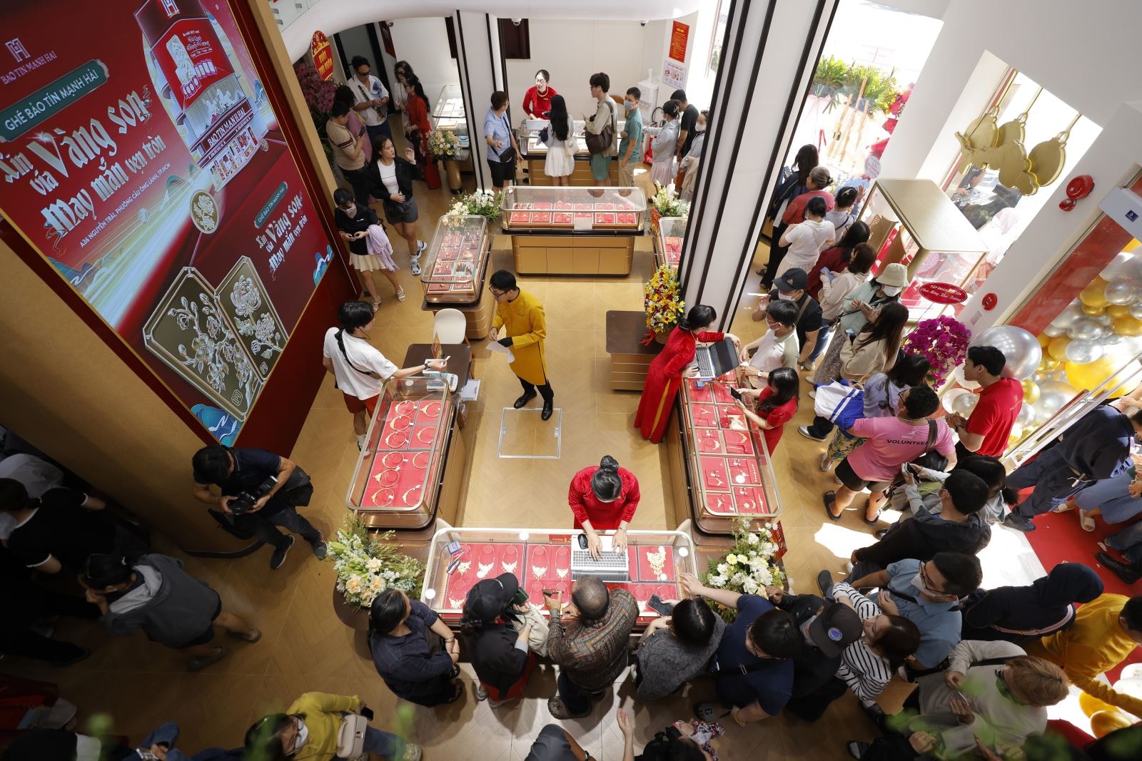 Thị trường vàng 14/3: Giá vàng giảm mạnh sau giai đoạn tăng ‘nóng’- Ảnh 1. Thị trường vàng 14/3: Giá vàng giảm mạnh sau giai đoạn tăng ‘nóng’- Ảnh 1.