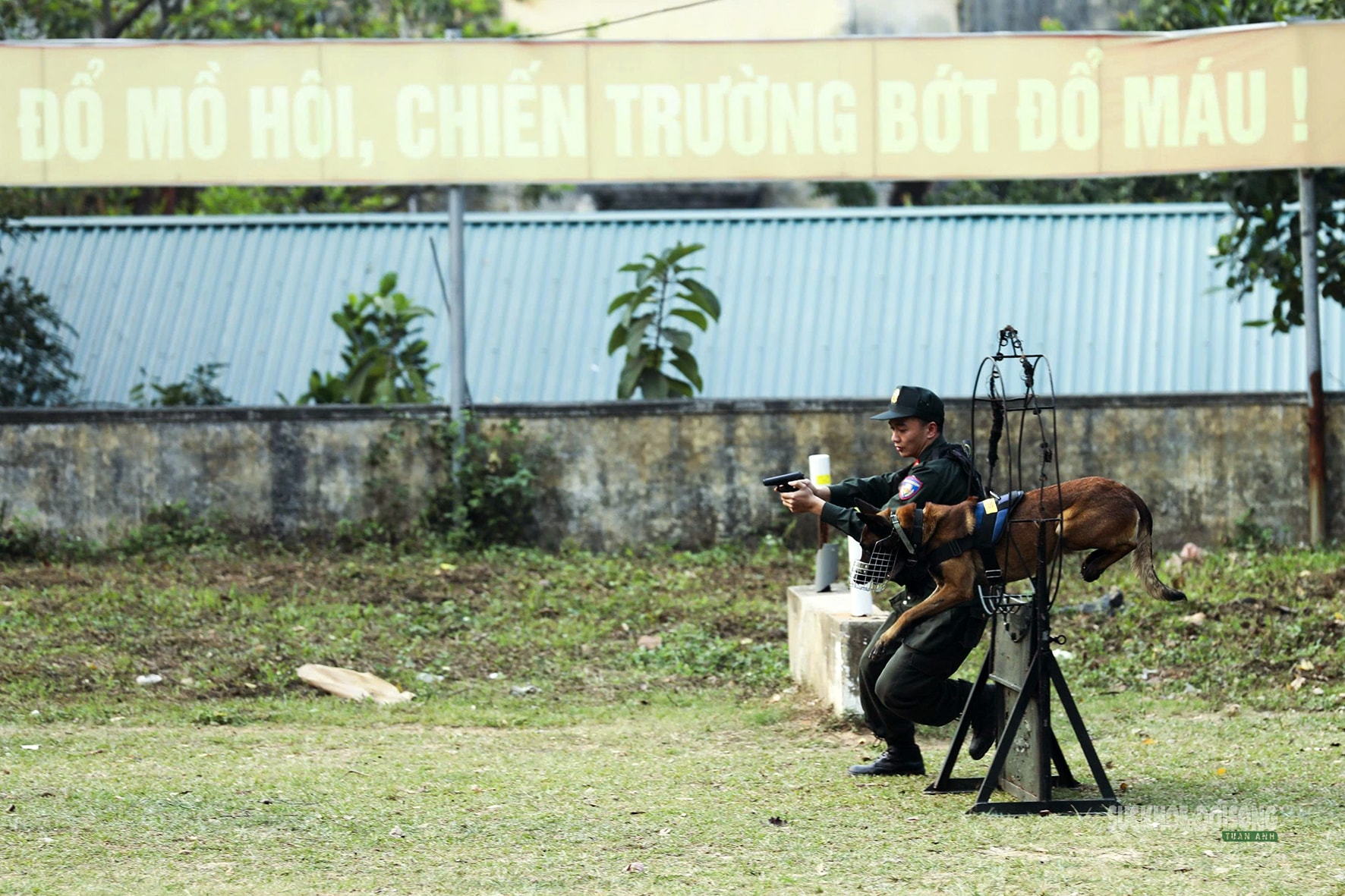 Cảnh sát đặc nhiệm luyện quân, sẵn sàng bảo đảm an toàn cho Ngày hội non sông- Ảnh 11. Cảnh sát đặc nhiệm luyện quân, sẵn sàng bảo đảm an toàn cho Ngày hội non sông- Ảnh 11.