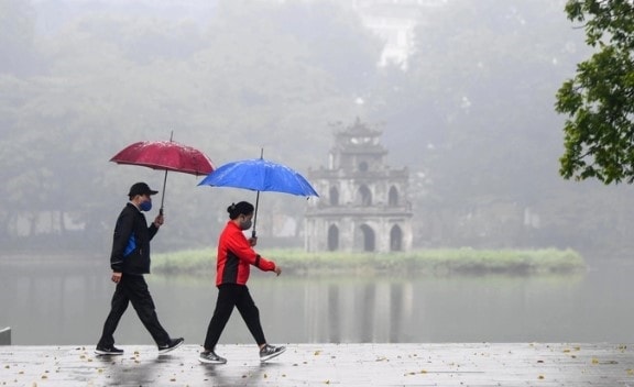 Miền Bắc chuyển nhiều mây kèm mưa nhỏ do không khí lạnh lệch đông- Ảnh 1. Miền Bắc chuyển nhiều mây kèm mưa nhỏ do không khí lạnh lệch đông- Ảnh 1.