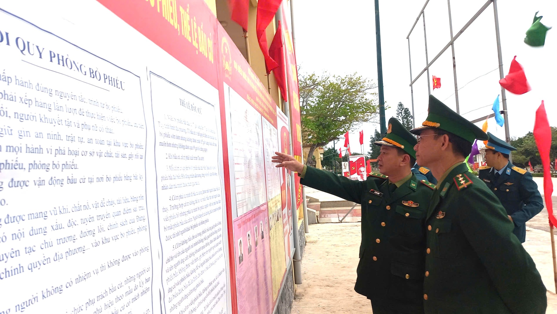 Hình ảnh cử tri đặc khu Bạch Long Vĩ đi bầu cử sớm một ngày- Ảnh 1. Hình ảnh cử tri đặc khu Bạch Long Vĩ đi bầu cử sớm một ngày- Ảnh 1.