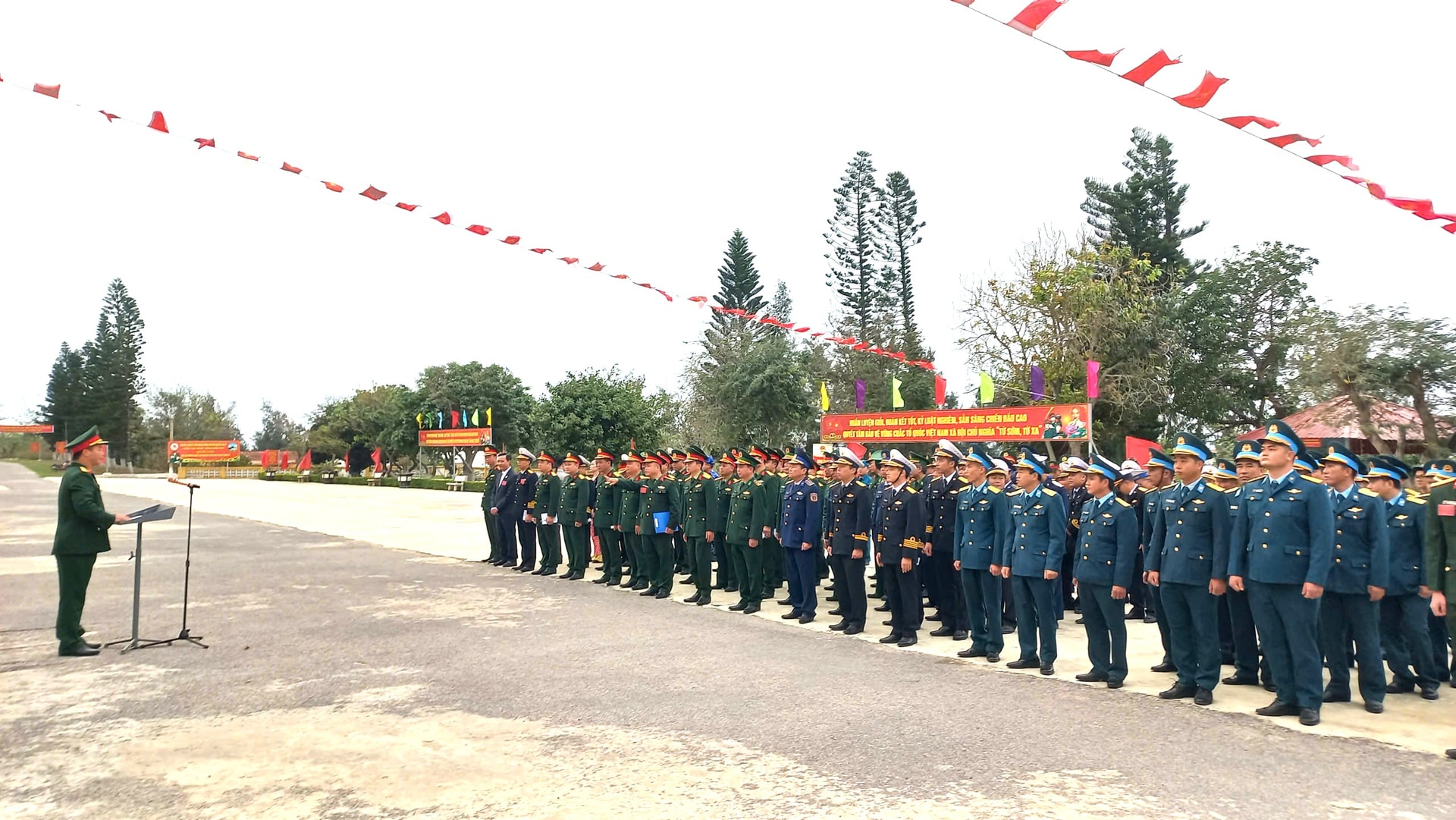 Hình ảnh cử tri đặc khu Bạch Long Vĩ đi bầu cử sớm một ngày- Ảnh 2. Hình ảnh cử tri đặc khu Bạch Long Vĩ đi bầu cử sớm một ngày- Ảnh 2.