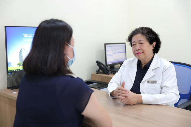 Gần 200 bác sĩ sản phụ khoa, ngoại khoa Việt Nam được huấn luyện phẫu thuật robot- Ảnh 3. Gần 200 bác sĩ sản phụ khoa, ngoại khoa Việt Nam được huấn luyện phẫu thuật robot- Ảnh 3.