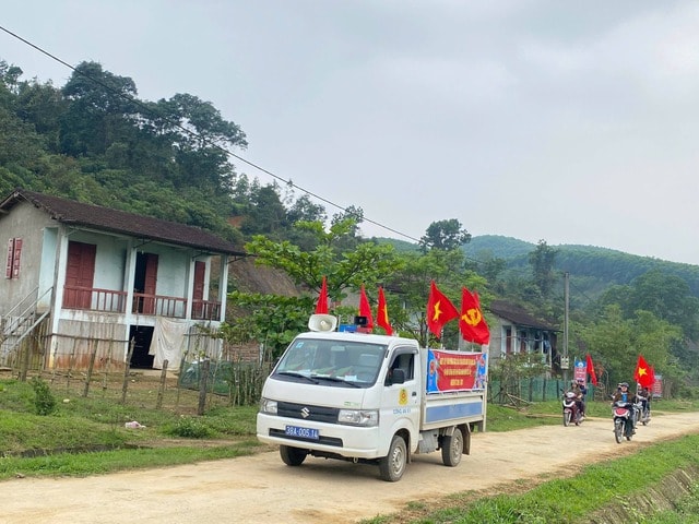 Khắp nẻo đường Hà Tĩnh rộn ràng trước ngày bầu cử- Ảnh 2. Khắp nẻo đường Hà Tĩnh rộn ràng trước ngày bầu cử- Ảnh 2.