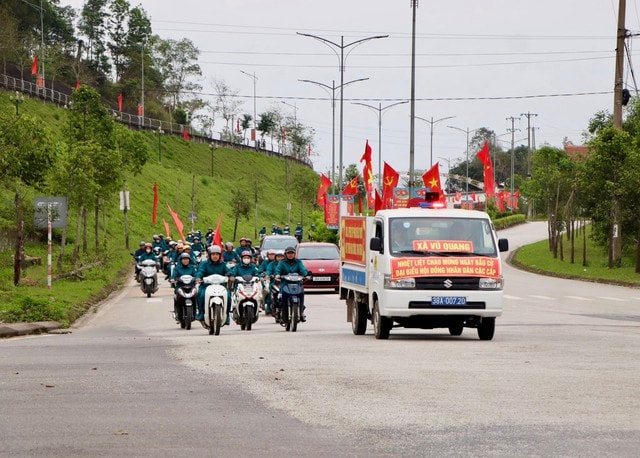 Khắp nẻo đường Hà Tĩnh rộn ràng trước ngày bầu cử- Ảnh 1. Khắp nẻo đường Hà Tĩnh rộn ràng trước ngày bầu cử- Ảnh 1.