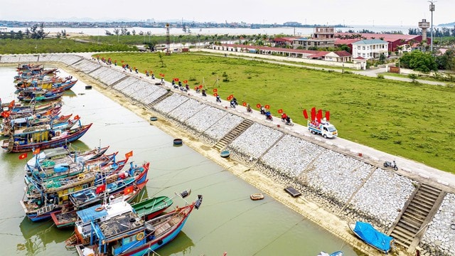 Khắp nẻo đường Hà Tĩnh rộn ràng trước ngày bầu cử- Ảnh 3. Khắp nẻo đường Hà Tĩnh rộn ràng trước ngày bầu cử- Ảnh 3.