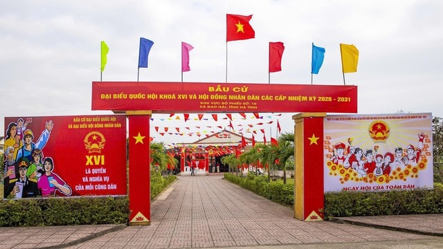 Khắp nẻo đường Hà Tĩnh rộn ràng trước ngày bầu cử- Ảnh 4. Khắp nẻo đường Hà Tĩnh rộn ràng trước ngày bầu cử- Ảnh 4.