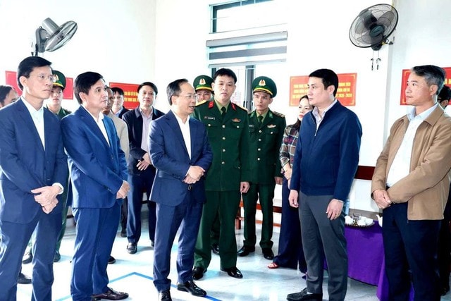 Khắp nẻo đường Hà Tĩnh rộn ràng trước ngày bầu cử- Ảnh 5. Khắp nẻo đường Hà Tĩnh rộn ràng trước ngày bầu cử- Ảnh 5.