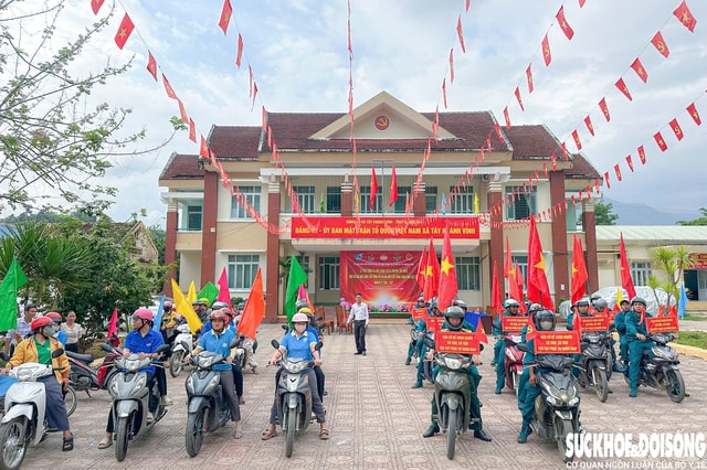 Khắp nẻo đường ở Khánh Hòa rộn ràng trước ngày bầu cử- Ảnh 3.