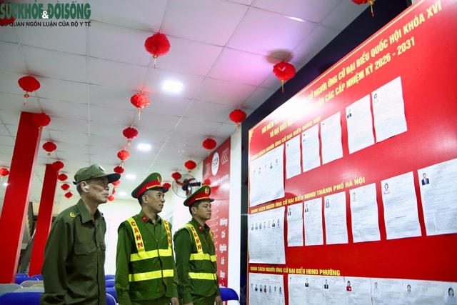 Trước giờ bầu cử: Công an Hà Nội 'trực chiến' xuyên đêm, bảo đảm an ninh các điểm bỏ phiếu- Ảnh 3. Trước giờ bầu cử: Công an Hà Nội 'trực chiến' xuyên đêm, bảo đảm an ninh các điểm bỏ phiếu- Ảnh 3.