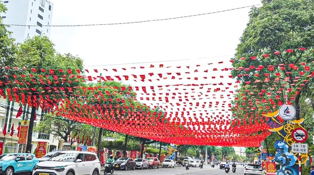 Khắp nẻo đường ở Khánh Hòa rộn ràng trước ngày bầu cử- Ảnh 4.