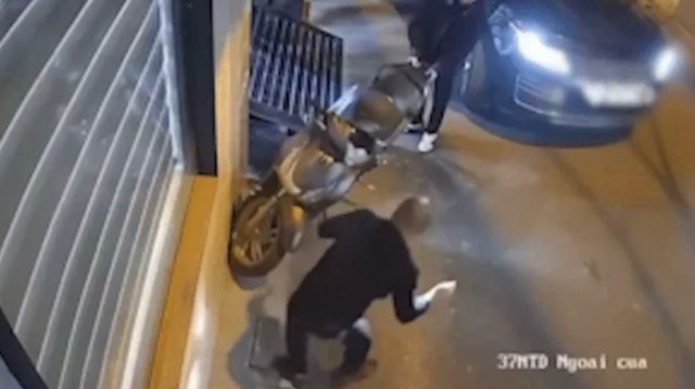 Vụ chọc thủng lốp xe máy SH: Sẽ bị xử lý ra sao?- Ảnh 1.