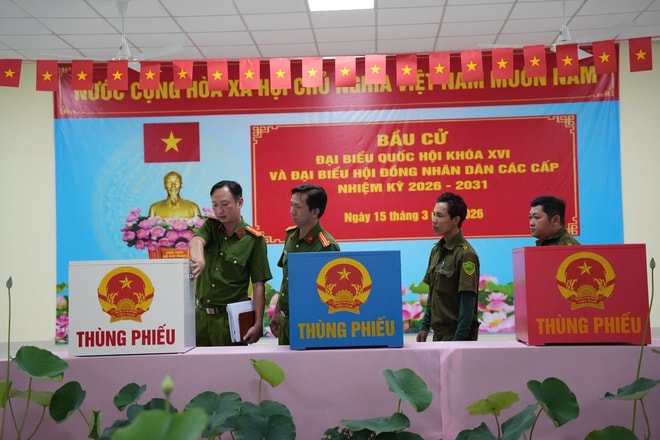 Công an TPHCM tăng cường tuần tra, bảo đảm an ninh trước giờ bầu cử- Ảnh 5.