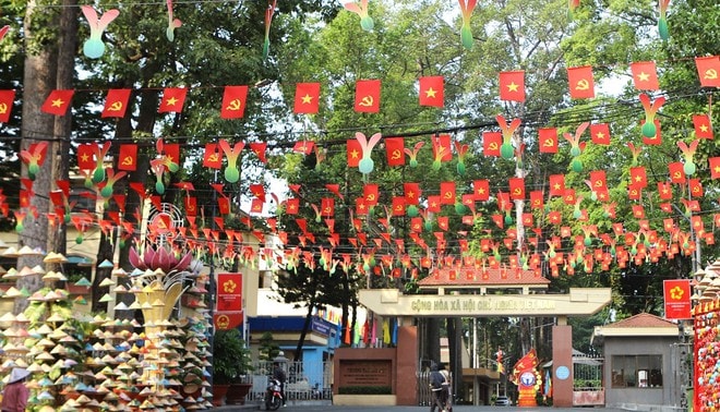TPHCM rực rỡ cờ hoa trước ngày bầu cử 15/3- Ảnh 10.