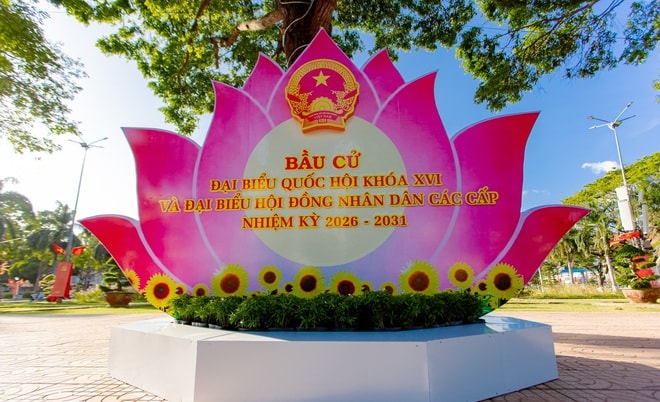 Sắc đỏ phủ dọc các cung đường Đắk Lắk hướng về ngày bầu cử- Ảnh 4. Sắc đỏ phủ dọc các cung đường Đắk Lắk hướng về ngày bầu cử- Ảnh 4.