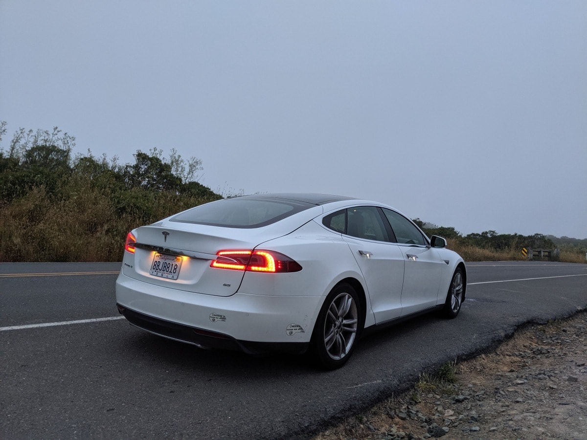 Tesla Model S là dòng xe bị ảnh hưởng bởi ổ gà nhiều nhất tại Anh trong năm 2025. (Ảnh: Curbside Classic)
