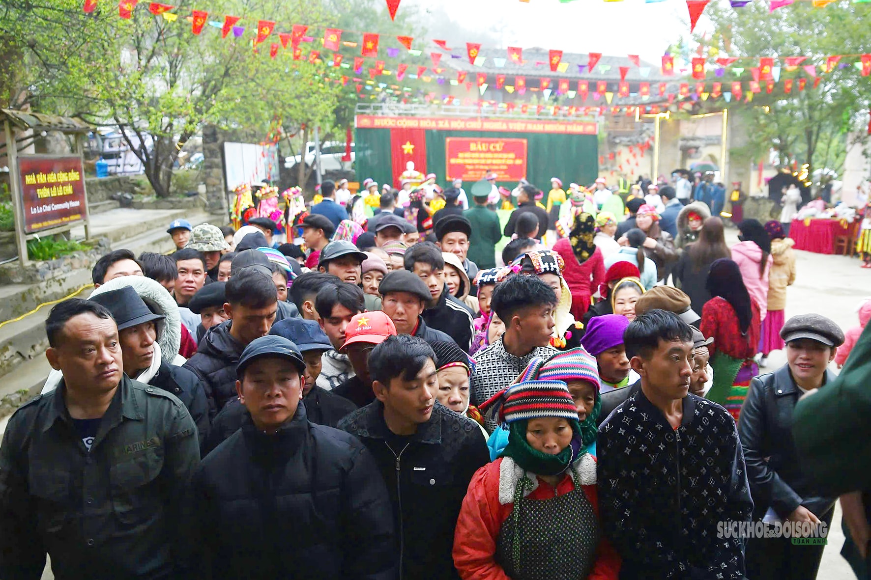 Sắc màu dân tộc rạng rỡ trong ngày hội non sông ở Lô Lô Chải- Ảnh 2. Sắc màu dân tộc rạng rỡ trong ngày hội non sông ở Lô Lô Chải- Ảnh 2.