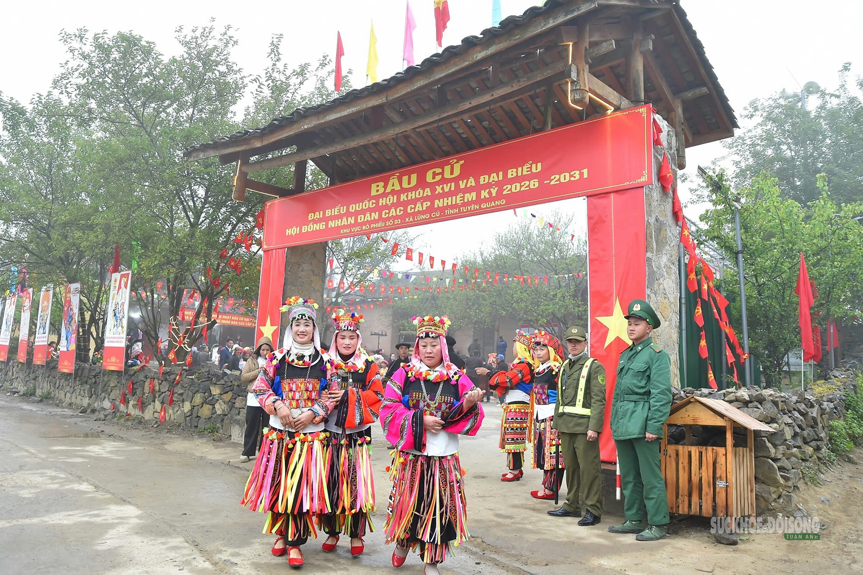 Sắc màu dân tộc rạng rỡ trong ngày hội non sông ở Lô Lô Chải- Ảnh 1. Sắc màu dân tộc rạng rỡ trong ngày hội non sông ở Lô Lô Chải- Ảnh 1.