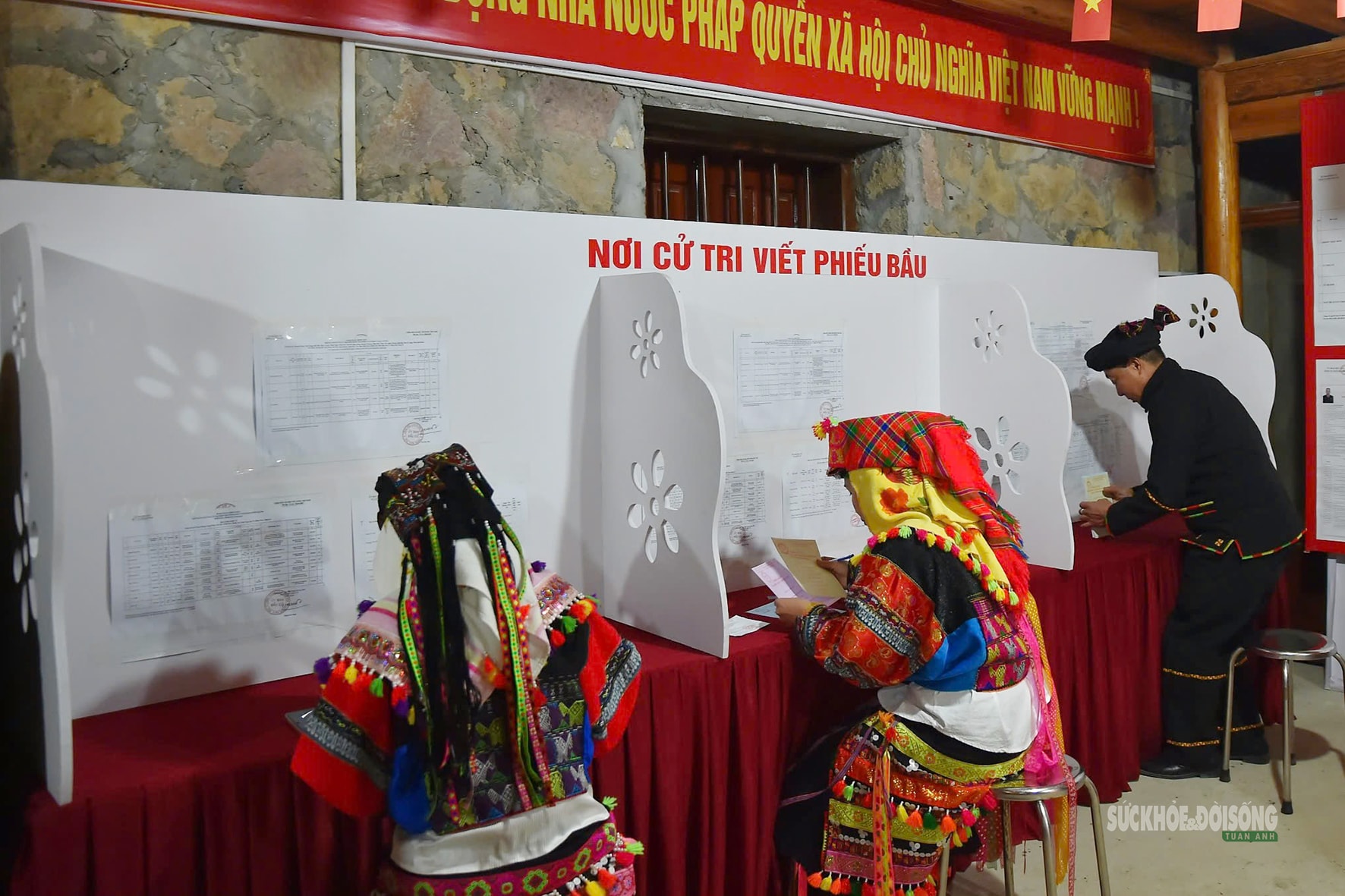 Sắc màu dân tộc rạng rỡ trong ngày hội non sông ở Lô Lô Chải- Ảnh 5. Sắc màu dân tộc rạng rỡ trong ngày hội non sông ở Lô Lô Chải- Ảnh 5.