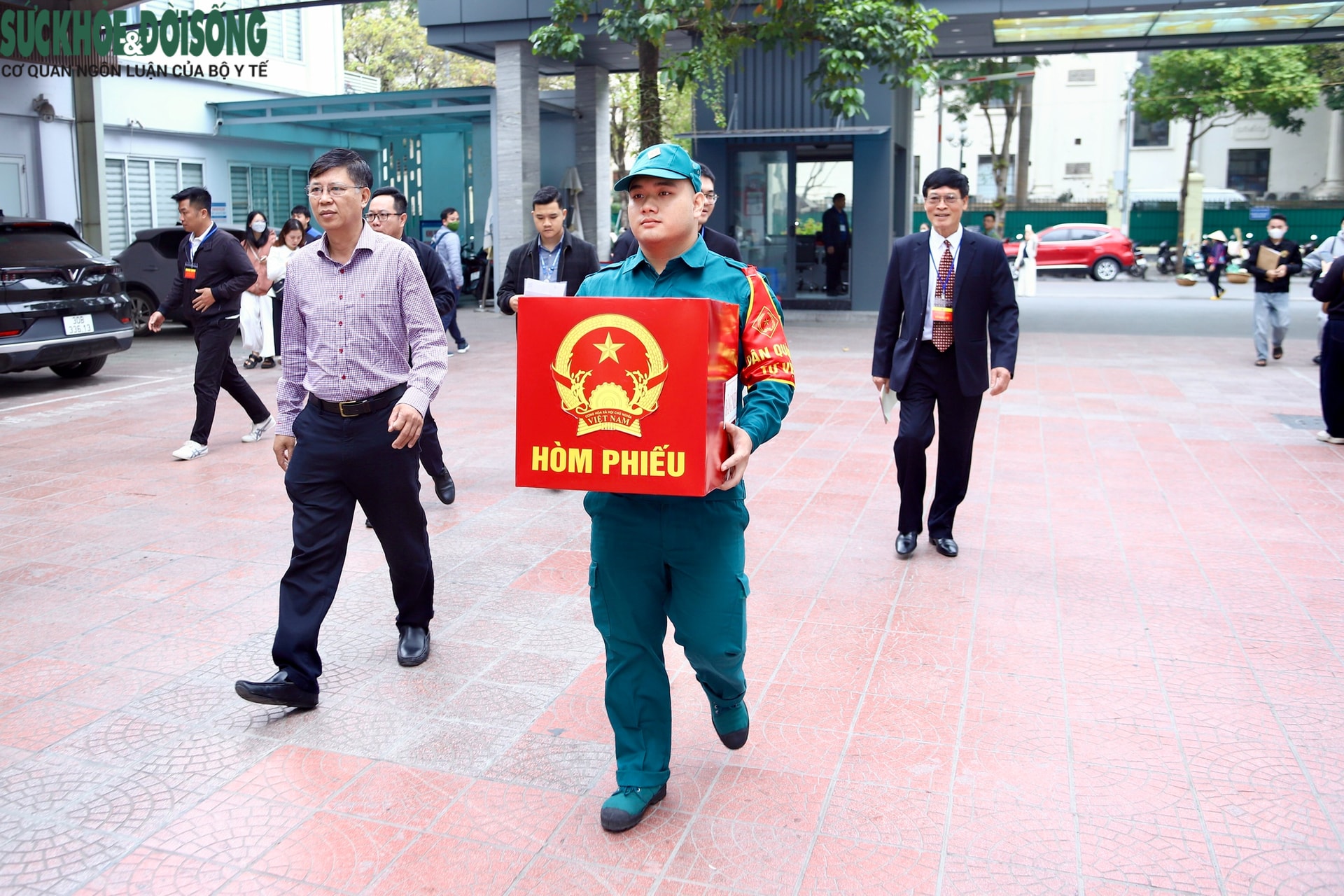 Đưa hòm phiếu tới bệnh viện: Những lá phiếu tín nhiệm từ giường bệnh- Ảnh 10.