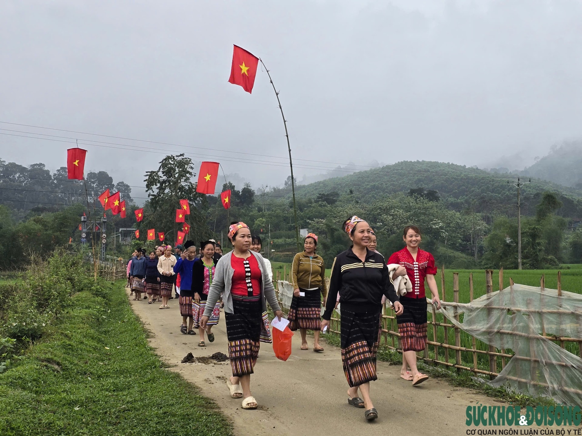 Ấn tượng trang phục truyền thống người Thái trong ngày hội non sông ở vùng biên- Ảnh 1.