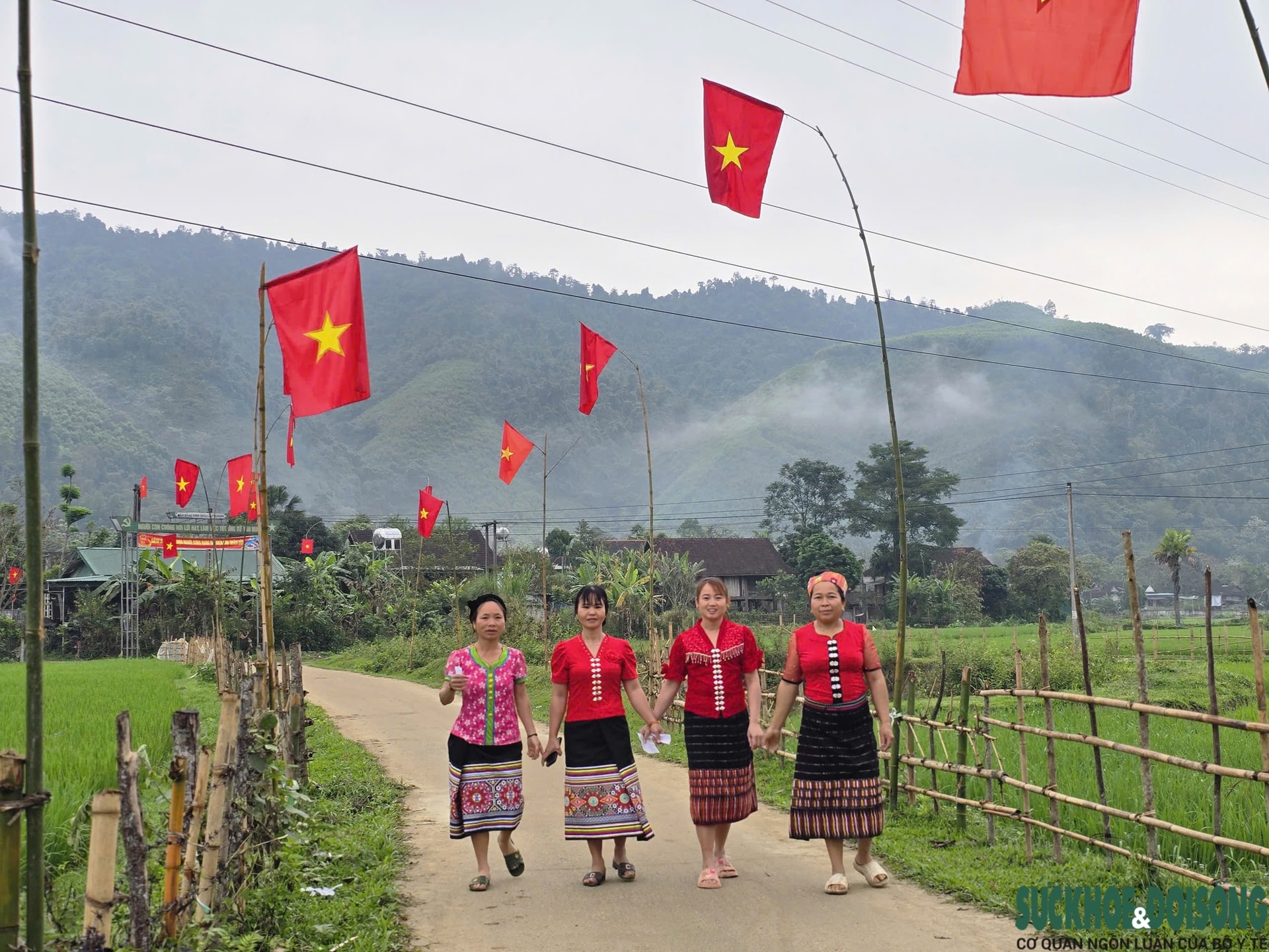 Ấn tượng trang phục truyền thống người Thái trong ngày hội non sông ở vùng biên- Ảnh 4.