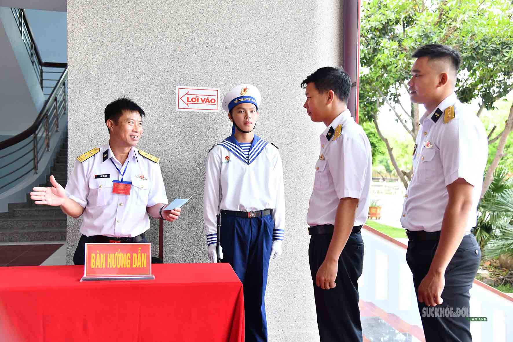 Lá phiếu giữa trùng khơi, chắc tay súng giữ biển trời Tổ quốc- Ảnh 6. Lá phiếu giữa trùng khơi, chắc tay súng giữ biển trời Tổ quốc- Ảnh 6.