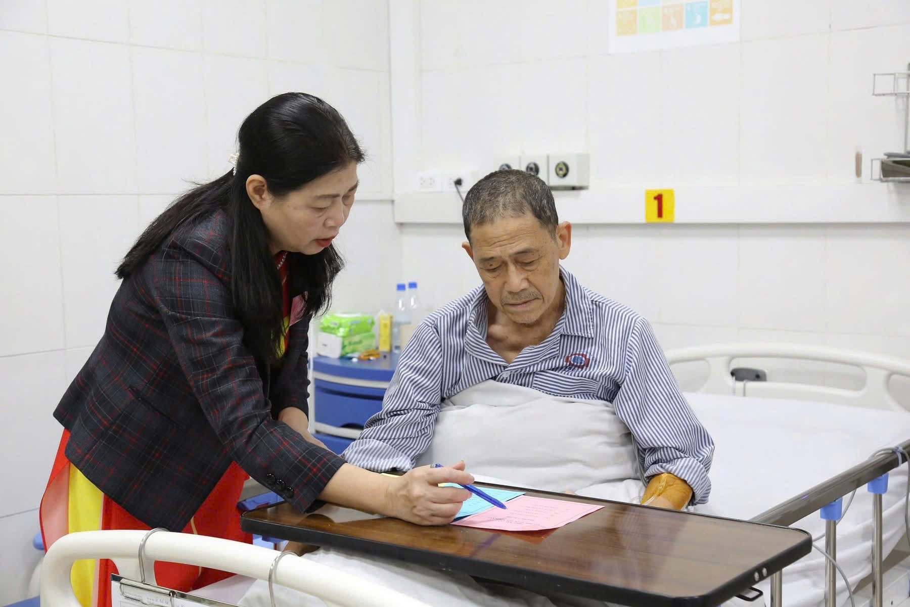 Những hòm phiếu đặc biệt trong ngày hội bầu cử ở Quảng Ninh- Ảnh 9.