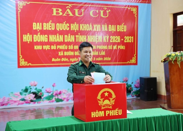 Hôm nay, gần 79 triệu cử tri cả nước nô nức đi bầu cử ĐBQH và đại biểu HĐND các cấp- Ảnh 3. Hôm nay, gần 79 triệu cử tri cả nước nô nức đi bầu cử ĐBQH và đại biểu HĐND các cấp- Ảnh 3.