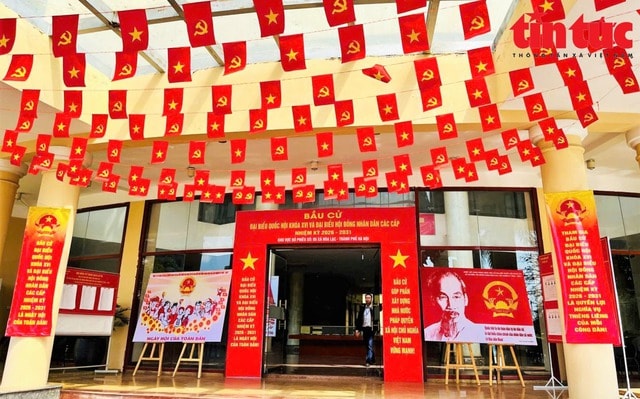 Hôm nay, gần 79 triệu cử tri cả nước nô nức đi bầu cử ĐBQH và đại biểu HĐND các cấp- Ảnh 5. Hôm nay, gần 79 triệu cử tri cả nước nô nức đi bầu cử ĐBQH và đại biểu HĐND các cấp- Ảnh 5.