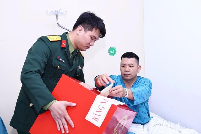 Nữ cử tri gắn bó với Quốc hội từ khóa I bỏ phiếu bầu cử, gửi gắm nhiều kỳ vọng- Ảnh 8.